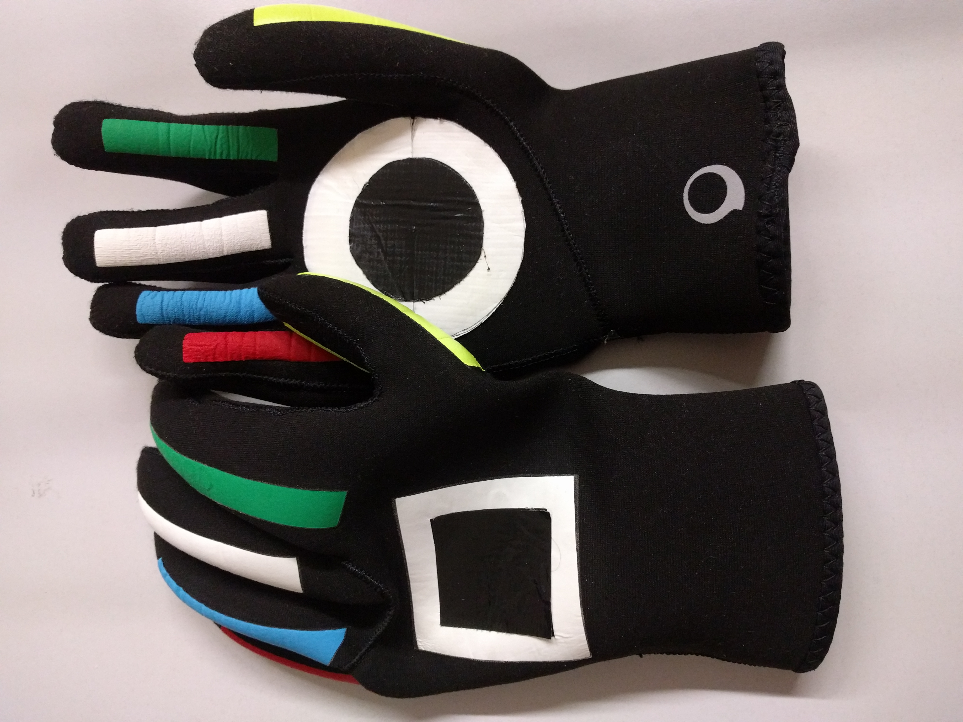 ALT-TEXT-diver_gloves_new.jpg